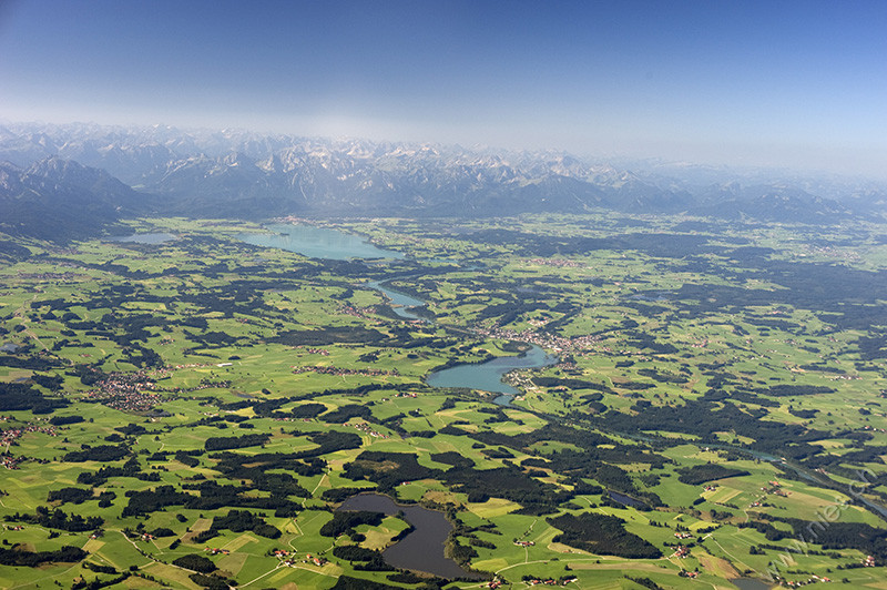Forggensee mit Alpen