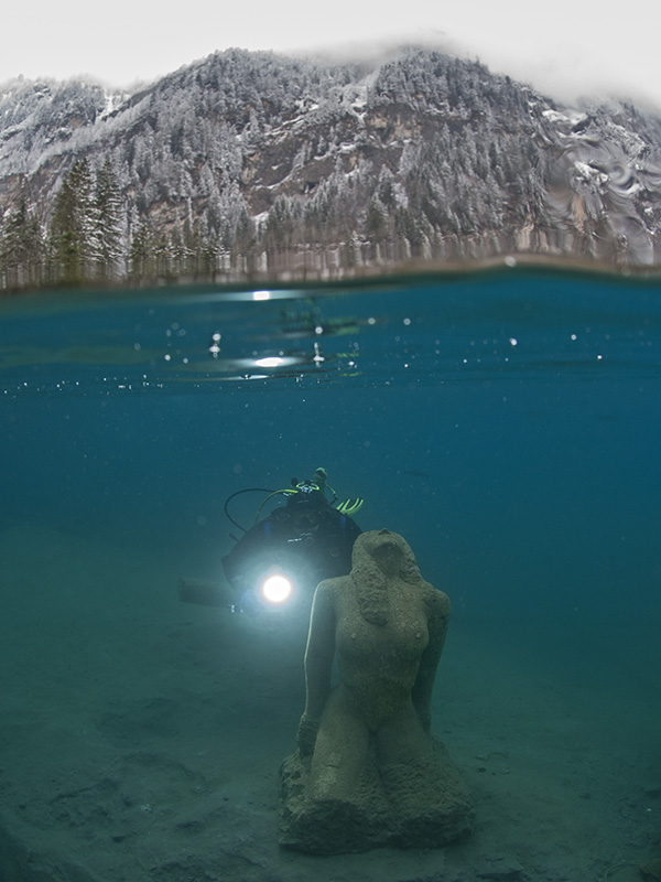 Diver with Statue 2