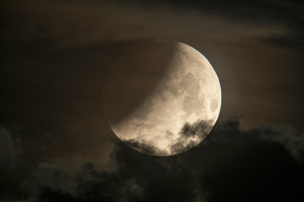 Lunar Eclipse of 16 May 2022