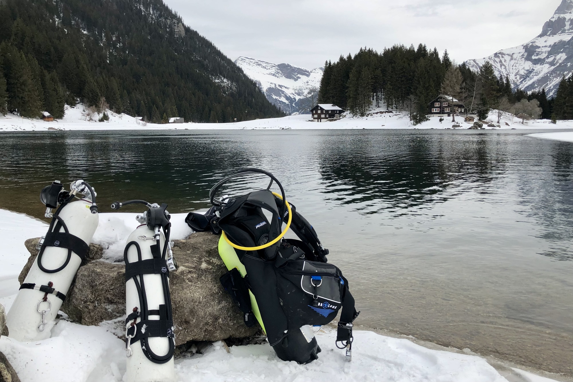 Ice diving in Lake Arni