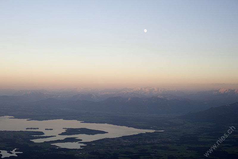 Moon above Lake Chiem © Bernd Nies