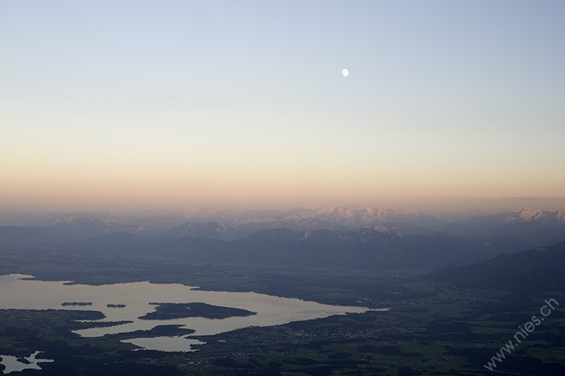 Mond über Chiemsee