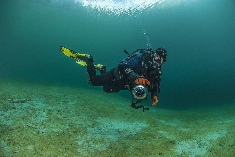 Diver with Fisheye © Bernd Nies