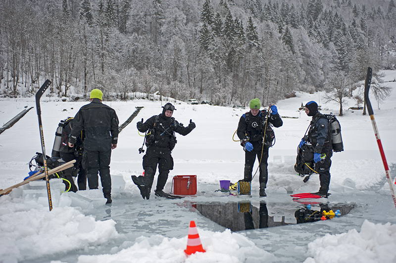 Icediver on the Hole