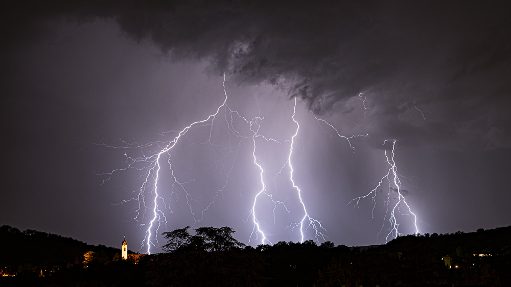 Many lightnings