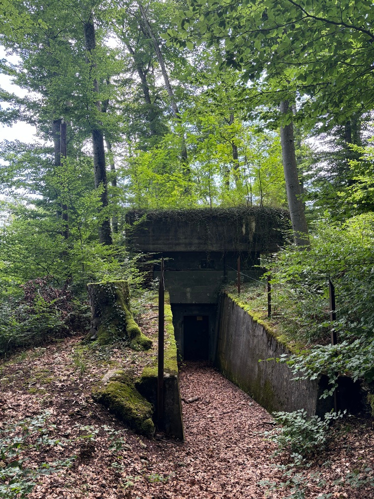 Artilleriewerk Geissberg. Festungsanlage aus dem Zweiten Weltkrieg