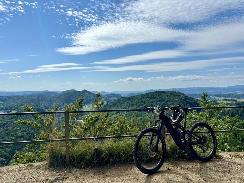 Aussichtsplattform auf dem Geissberg. Blick Richtung Westen