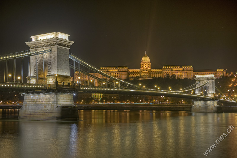 Kettenbrücke, Burgpalast © Bernd Nies