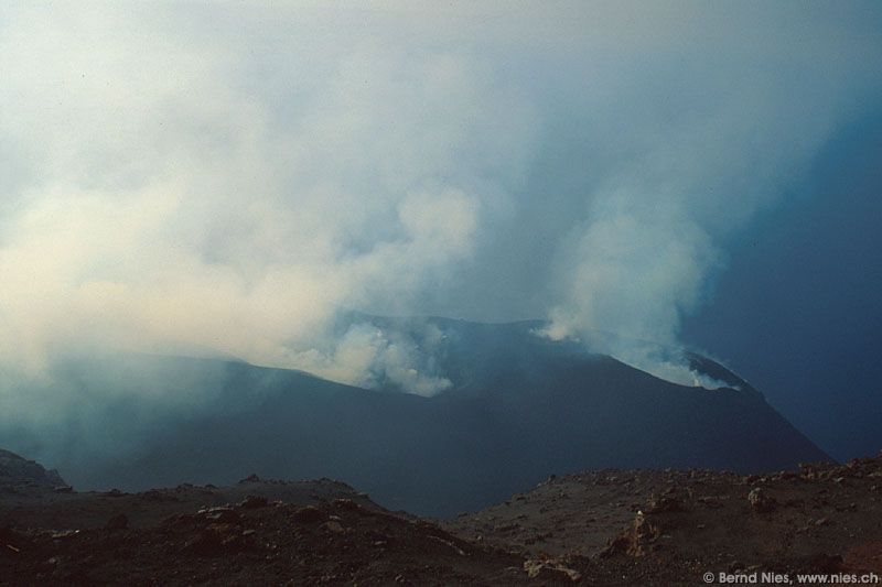 Rauchende Vulkanschlote  © Bernd Nies