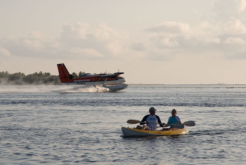 Wasserflugzeug mit Kanu
