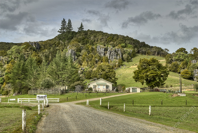 Kawiti Glow Worm Cave