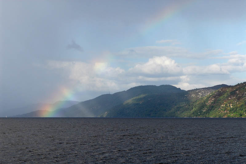 Regenbogen über Loch Ness