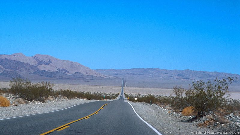 Highway Death Valley © Bernd Nies