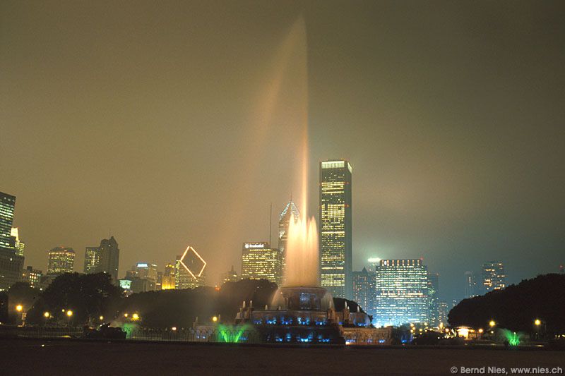 Springbrunnen bei Nacht