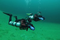 Sidemount Taucher