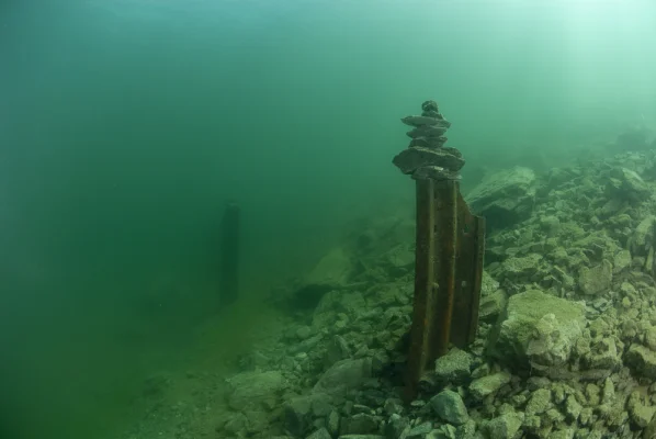 Steel beam with stones