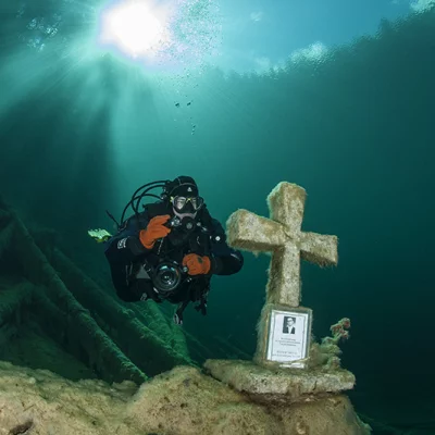 Diver at Cross