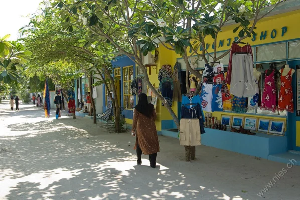 Dhangethi shopping street