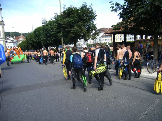 Divers Marching