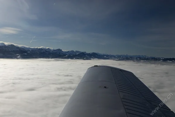 Fliegen über Nebelmeer