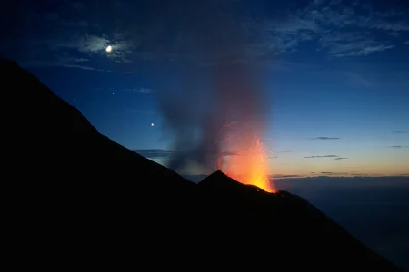 Stromboli in der Dämmerung