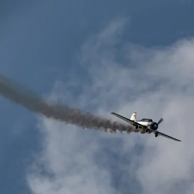 Jakowlew Jak-52 mit Chemtrails