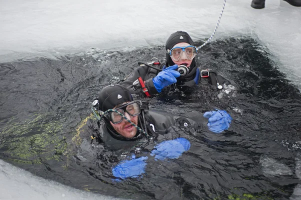 Two divers in an Icehole