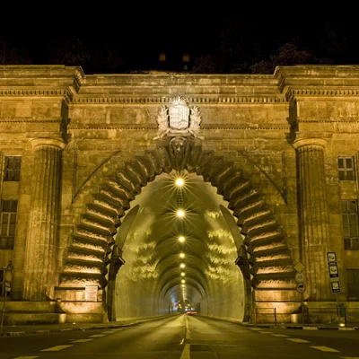 Tunnel in der Nacht