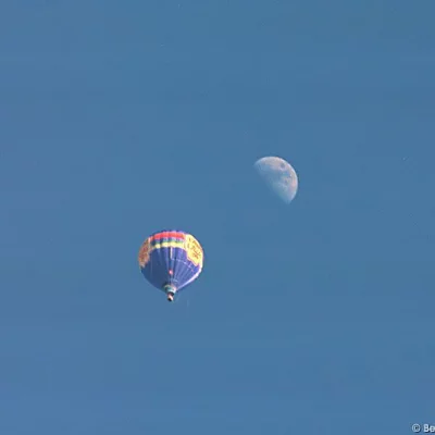 Mond und Heissluftballon