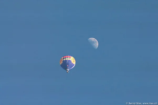 Mond und Heissluftballon