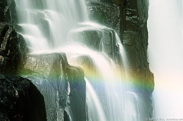 Wasserfall mit Regenbogen