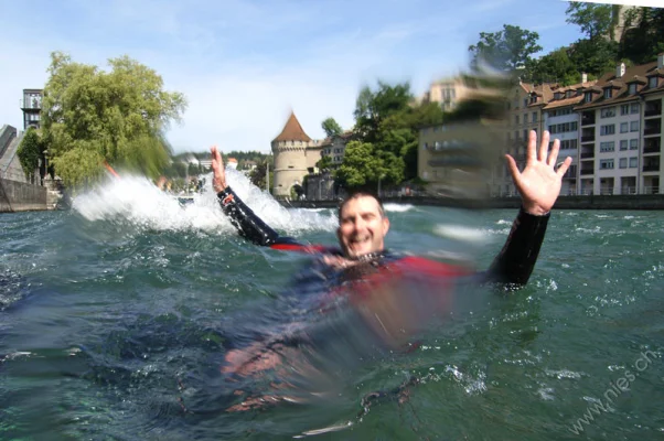 Wellenreiten auf der Reuss