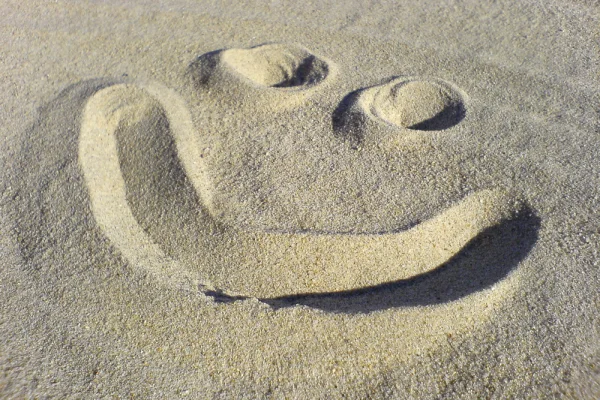 Smiley im Sand