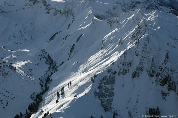 Berghänge mit Schnee 1